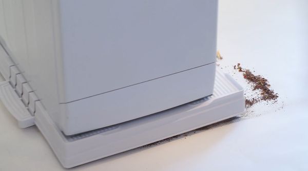 מכונת הכביסה נעה בקלות בדחיפה קלה מכונת הכביסה נעה בקלות בדחיפה קלה